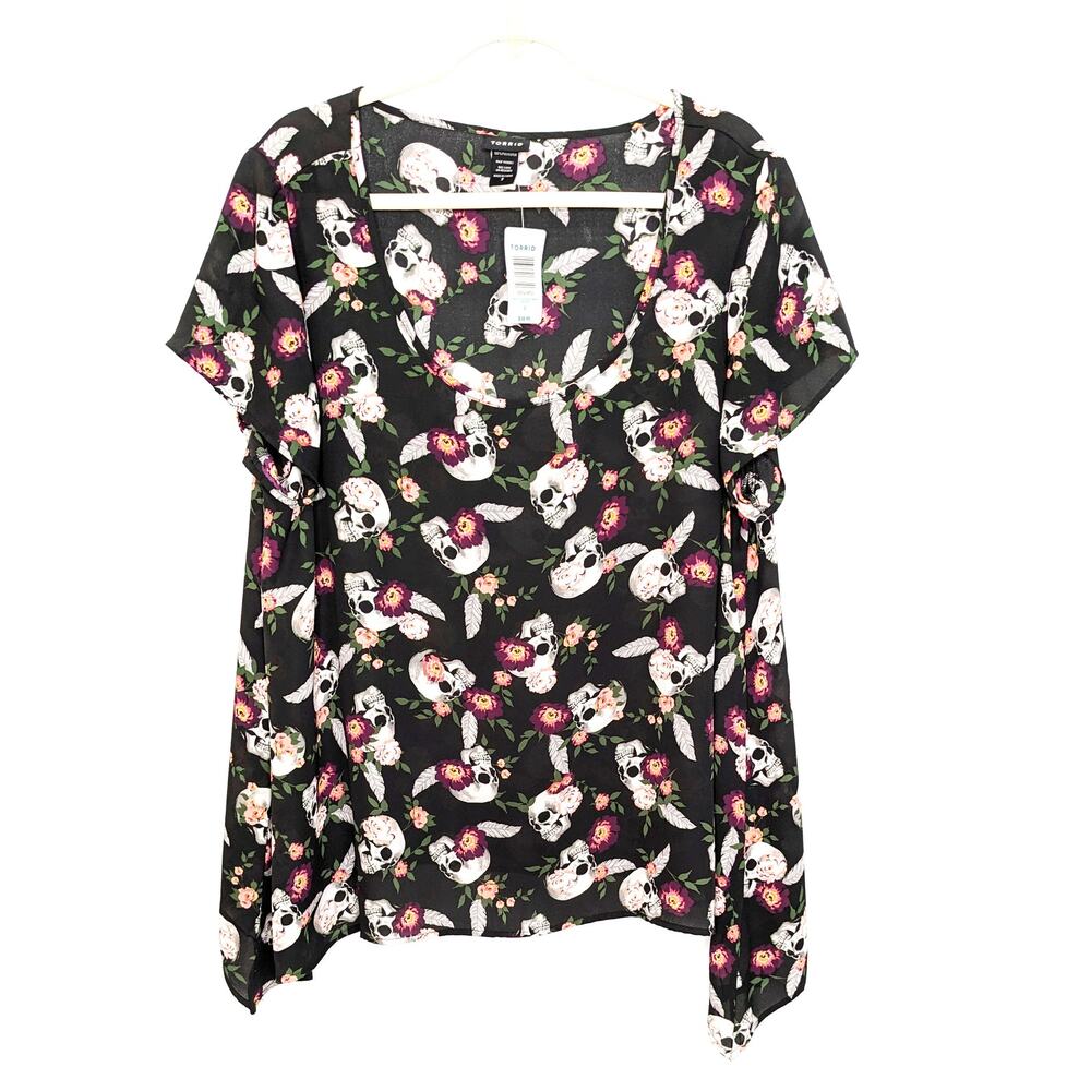 New Torrid Womens 2X Top Blouse Sharkbite Skulls Floral Short Sleeve Plus Size